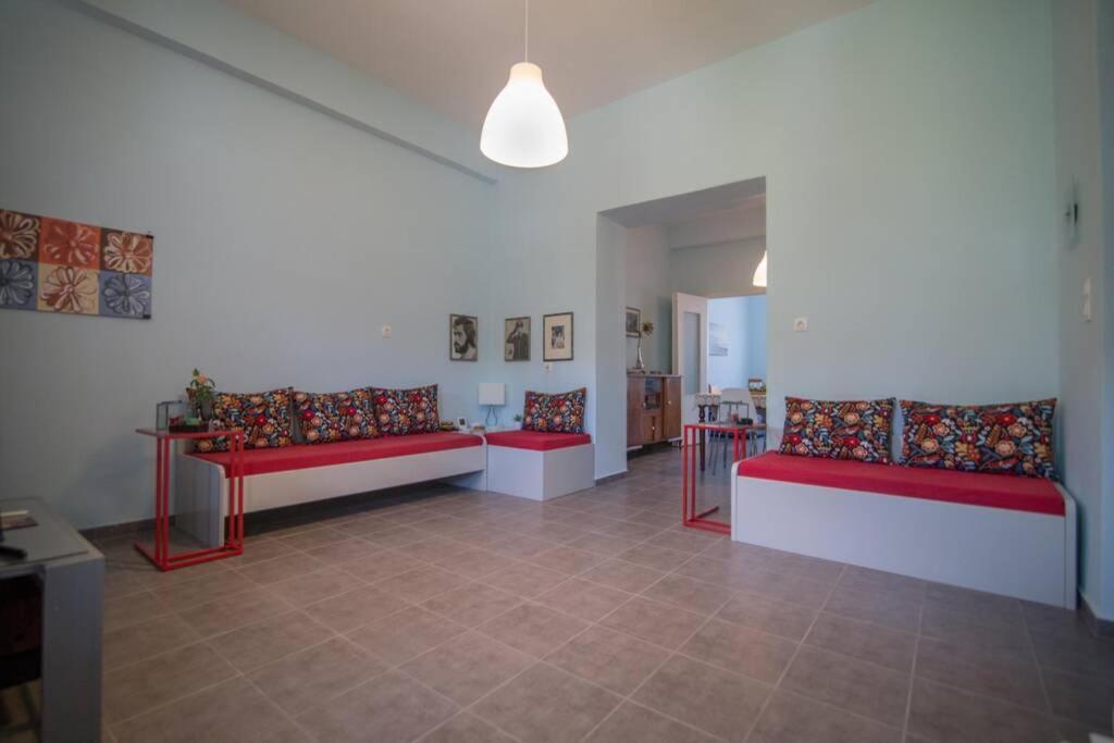Villa Ανακαινισμενη Μονοκατοικια 125 Τμ Στο Κεντρο Με Κηπο Mesolóngion Exterior foto